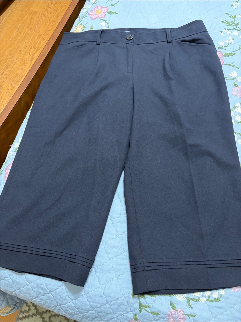 Ann Taylor Petites Size 12P Navy Knee knockers Pedal Pushers Like New